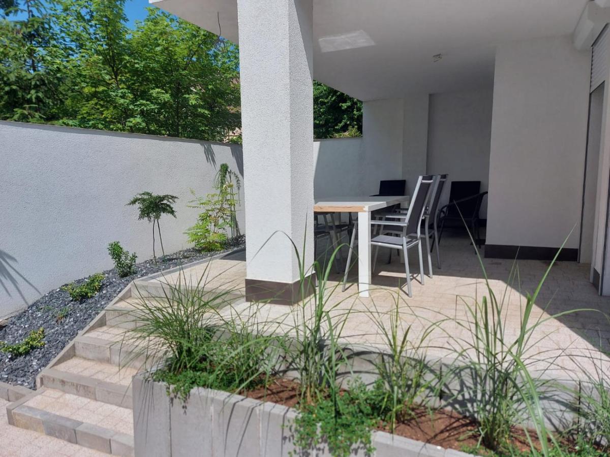 Apartament Z Duzym Tarasem Apartment ชวีโนวิชแจ ภายนอก รูปภาพ